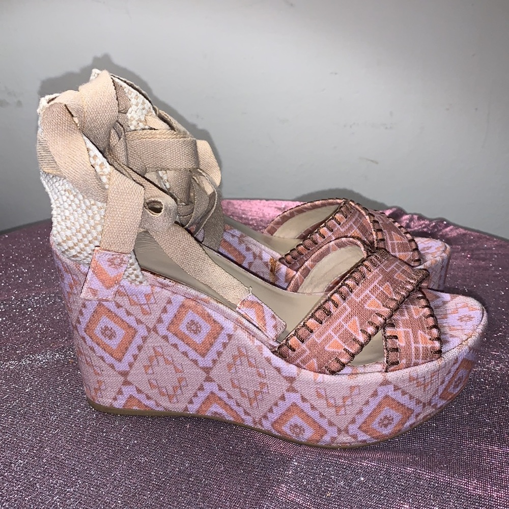 Theodora & Callum By Stuart Weitzman Printed Linen Wedges